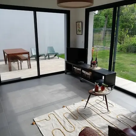 Charmante Maison Neuve Au D'hourtin オータン
